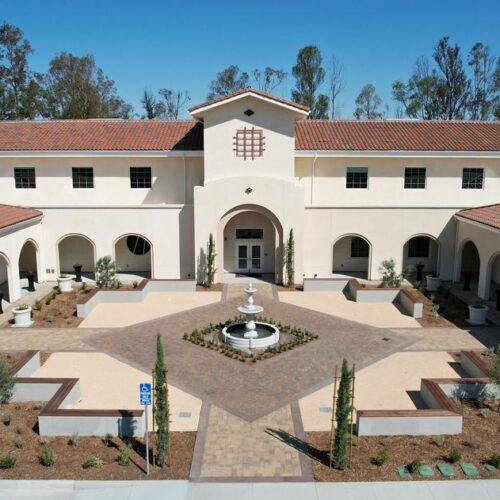 Saint Jeanne de Lestonnac Catholic High School<br>세인트잔 드레스토낙 카톨릭 하이 스쿨